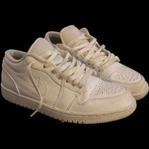Used Jordan 1 Lows Triple White Size 8